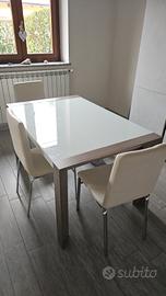 Tavolo cucina allungabile con top in vetro 