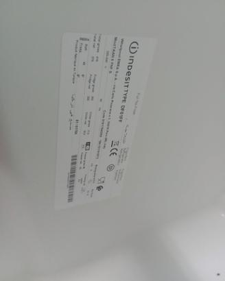 Frigorifero con congelatore indesit