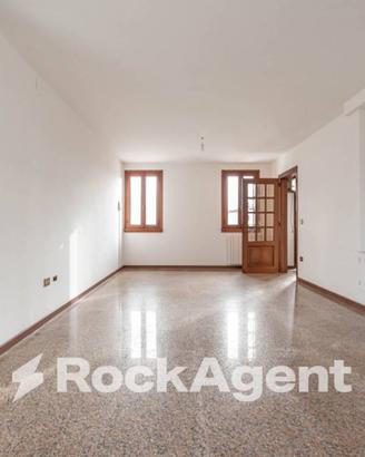 CASA SINGOLA INDIPENDENTE CON AMPI SPAZI ACCESSORI