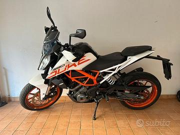 MOTO KTM DUKE 390