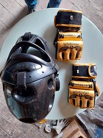 guanti e casco kikcboxing