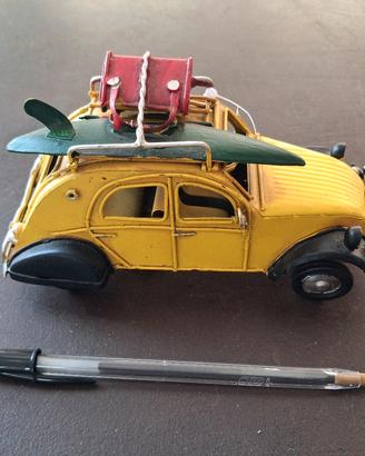 Modellino di Citroën 2CV