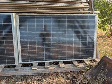 Pannello fotovoltaico comprese staffe 