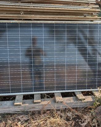 Pannello fotovoltaico comprese staffe 