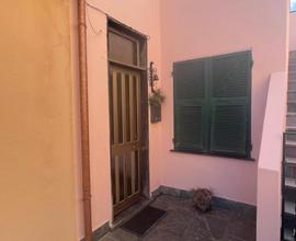 Casa indipendente uscio (recco)
