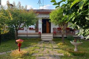 villetta bifamiliare con giardino privato 