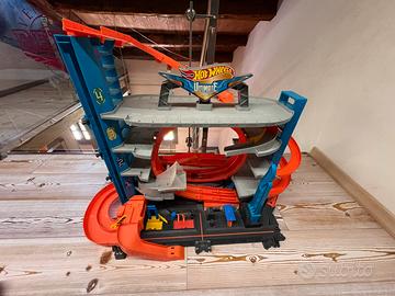 Pista hotwheels squalo