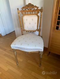 Sedia antica in legno intagliato