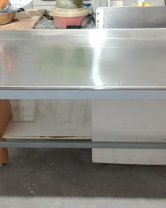 Tavolo da lavoro in acciaio