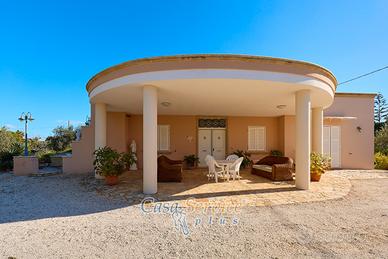 Incantevole villa a Gallipoli, a pochi minuti dal