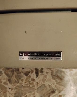 Macchina da scrivere Olivetti 