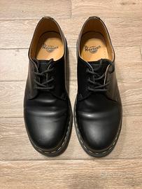 Dr martens hotsell stringate basse