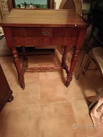 mobile in legno con cassetti 
