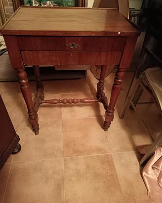 mobile in legno con cassetti 