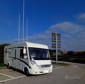Motorhome Hymer B 594 con due letti matrimoniali