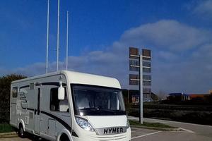 Motorhome Hymer B 594 con due letti matrimoniali