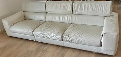 Divano in Pelle + Pouf