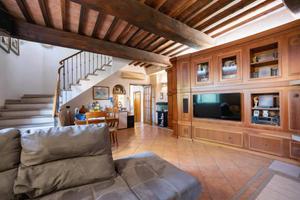 Casa indipendente di 218 m² con più di 5 locali e 