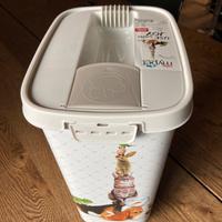 Contenitore per cibo per animali