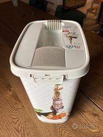 Contenitore per cibo per animali