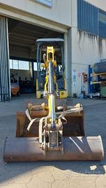 MINIESCAVATORE NEW HOLLAND MOD. E18 SR