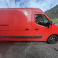 Renault Trucks Master red