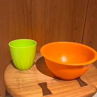 Bicchiere e ciotola di plastica