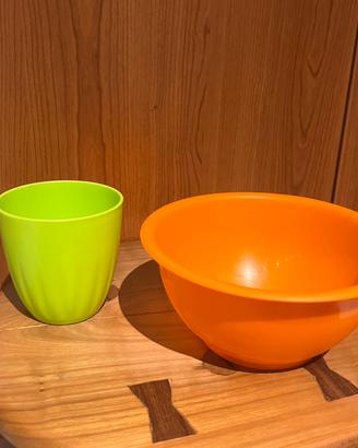 Bicchiere e ciotola di plastica