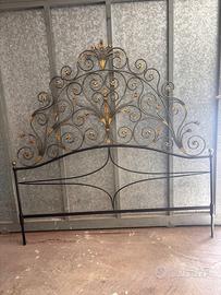 Testiera da letto in ferro battuto decorato