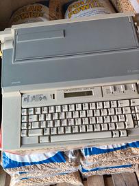 Macchina da scrivere Olivetti elettronica 