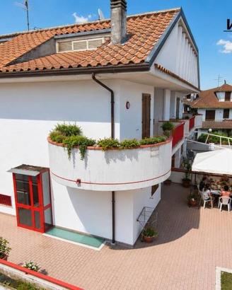 Villa di 260 m² con più di 5 locali e box auto dop
