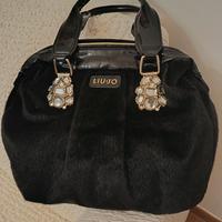 Borsa nera in ecopelliccia