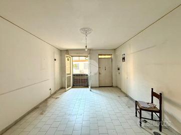 2 LOCALI A NAPOLI