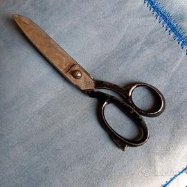 Forbici da sarto d'epoca.