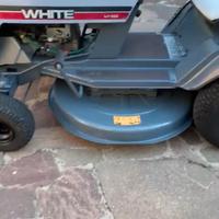 trattorino per prati rasaerba