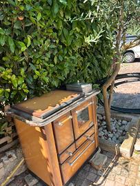 Stufa a legna vintage con forno
