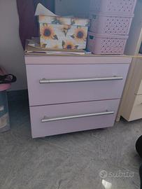 2 Comodini uno panna e uno viola