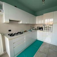 CUCINA MODULARE IN LAMINATO BIANCO LUCIDO