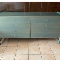 Cassettiera in legno color carta da zucchero