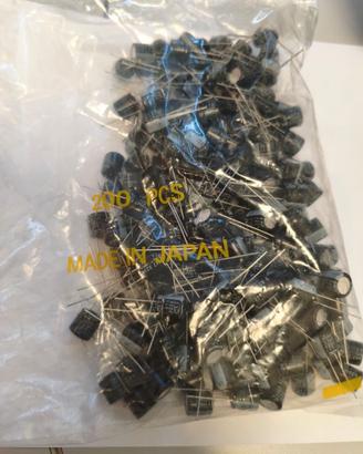Condensatore elettrolitico 400V 3.3uF 200pz