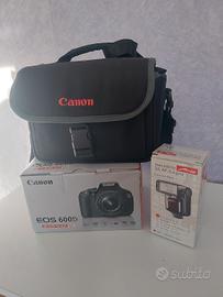 Canon EOS 600D con borsa originale e flash Metz