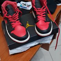 Jordan Air 1 mid rosse e nere