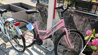 biciclette donna e ragazza