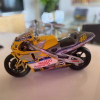 Modello autografato honda NSR 500 valentino rossi