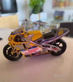 Modello autografato honda NSR 500 valentino rossi