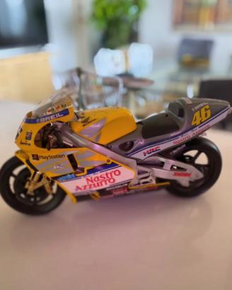 Modello autografato honda NSR 500 valentino rossi