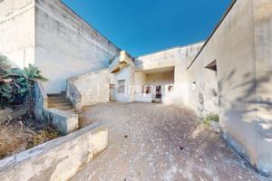 LIZZANELLO: CASA INDIPENDENTE DA RIFINIRE CON GIAR