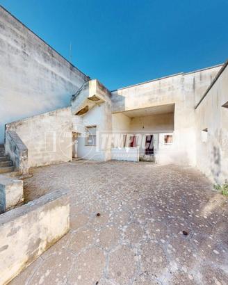 LIZZANELLO: CASA INDIPENDENTE DA RIFINIRE CON GIAR
