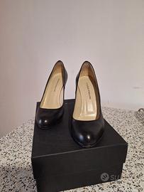 Scarpe in capretto nero Pollini