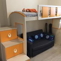 Cameretta con letto a ponte